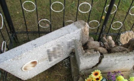 Двоих жителей Минска подозревают в вандализме на кладбище