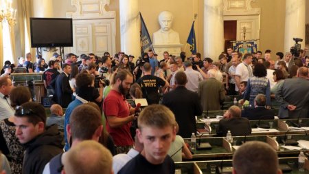 Во Львове полиция «кошмарит» граждан, вышедших на протесты