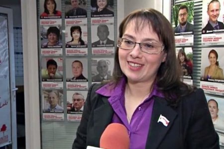 Оппозиционному депутату Канопацкой урезали зарплату за нарушение порядка выезда за границу