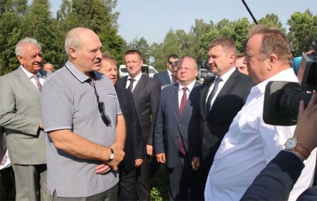 Лукашенко призвал ускорить темпы уборки урожая