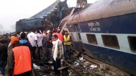 В Индии поезд сошел с рельсов: погибли 20 человек