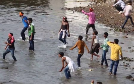 В Индии на фестивале метания камней пострадали около 500 человек