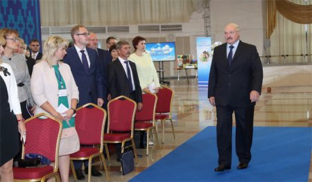 Лукашенко выступил против ломки системы образования
