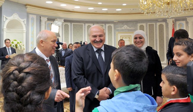 Лукашенко передал через сирийского министра привет президенту Асаду