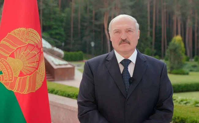 Лукашенко протестировал Tesla и поручил создать в Беларуси аналогичный электрокар