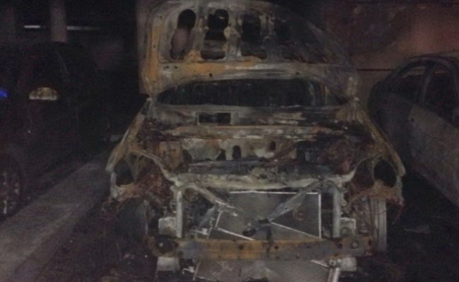 В Харькове сожжено «несуществующее» авто одного из лидеров карательного формирования «Азов»