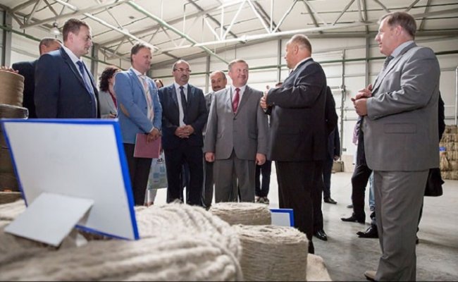 Премьер-министр Беларуси поручил оптимизировать работу Оршанского льнокомбината и перерабатывающих предприятий