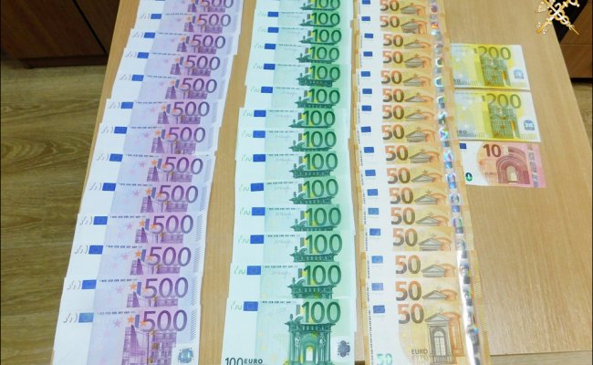 В Бресте таможенники изъяли у белоруски почти 10 тысяч незадекларированных евро