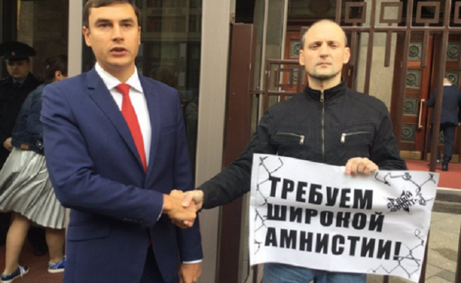 Недавно вышедшего на свободу оппозиционера Удальцова задержали у здания Госдумы в Москве