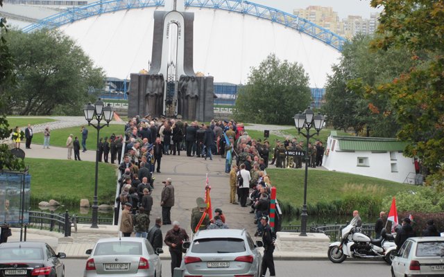 В Минске прошла церемония возложения венков и цветов