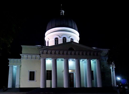 В Кишиневе у Кафедрального собора ограбили работника валютной кассы