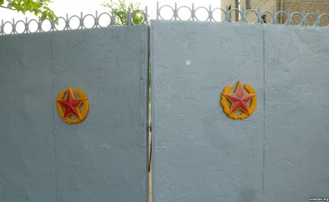 Родные погибшего в Борисове солдата лично рассказали министру обороны Равкову о ситуации в частях