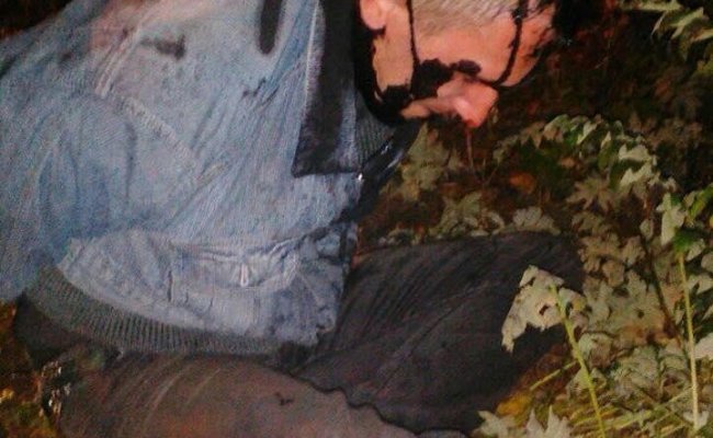 В Одесской области радикалы облили краской пытавшегося закрасить украинский герб мужчину
