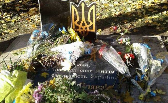 На Донбассе неизвестные уничтожили памятник украинским агрессорам