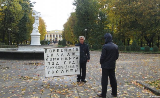 Член БНФ в Барановичах провел одиночный пикет с требованием отставки Лукашенко
