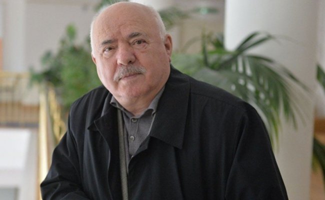 Лукашенко объявил председателю Союза писателей Беларуси Чергинцу благодарность