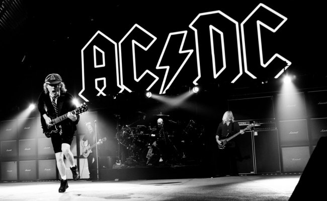 В Австралии умер создатель рок-группы AC/DC