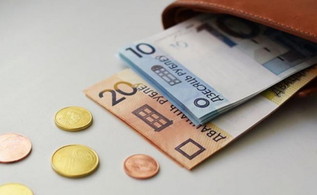 В Беларуси подготовили проект повышения зарплаты некоторым бюджетникам