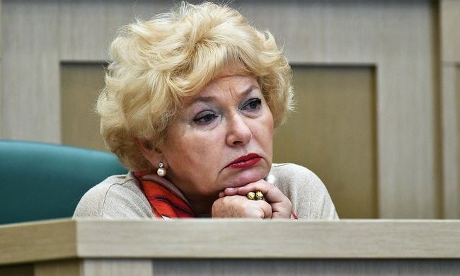 Мать Собчак рассказала о доходах дочери
