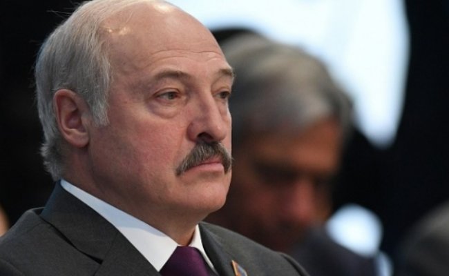 Лукашенко возложил венок к Мемориалу памяти павших воинов в Абу-Даби