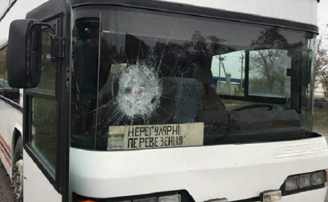На Украине люди в балаклавах разгромили автобусы со сторонниками Саакашвили