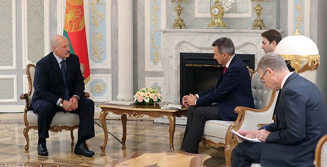 Лукашенко: Во время кризиса на Украине Беларусь протянула украинцам руку помощи