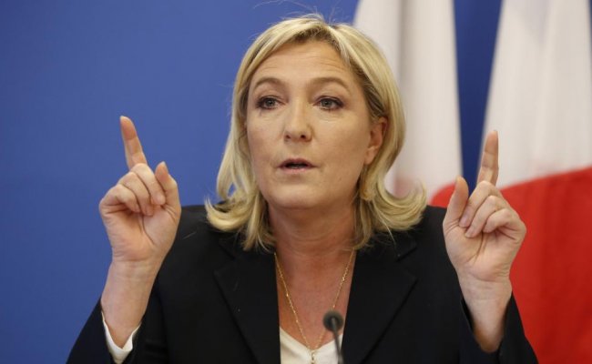 Лидера «Нацфронта» Ле Пен лишили неприкосновенности за фотографии одной из жертв ИГИЛ