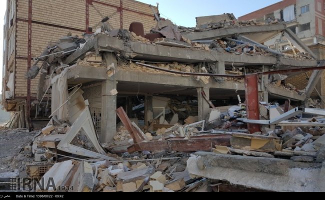 Число жертв землетрясения в Иране перевалило за 400