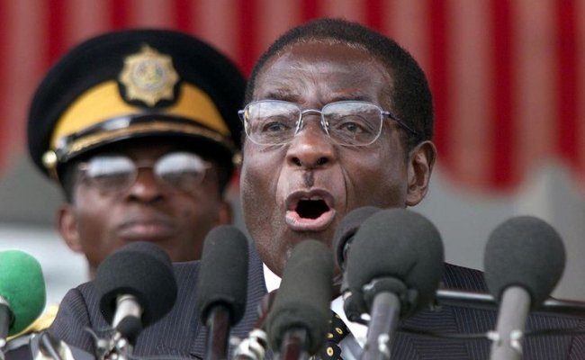 В Зимбабве свергли 93-летнего президента Мугабе