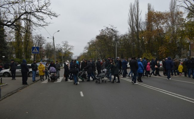В «европейской» Одессе до сих пор не включили отопление: местные жители перекрыли дорогу в знак протеста