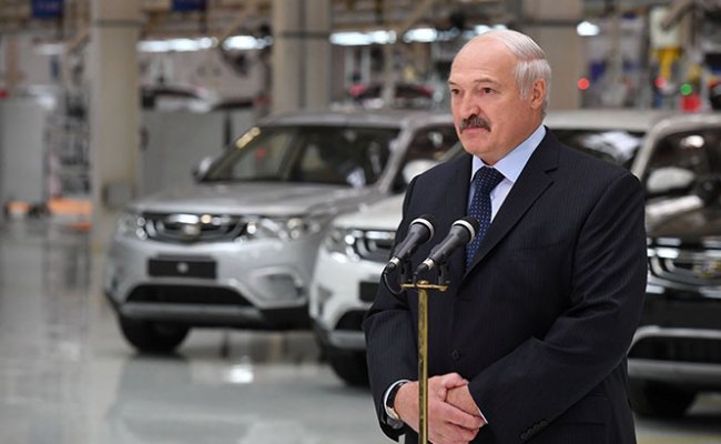 Лукашенко пообещал начать реконструкцию автодороги Минск-Борисов до 2020 года