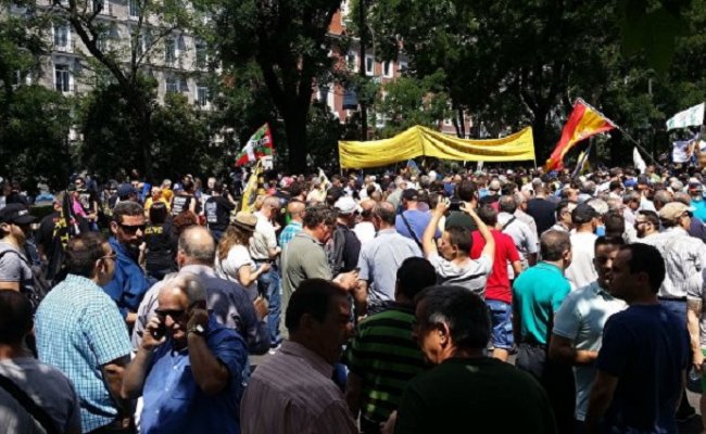 В Мадриде тысячи таксистов вышли на акцию протеста против Uber