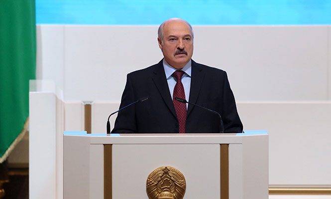 Беларусь достойно конкурирует на мировом рынке военных технологий - Лукашенко