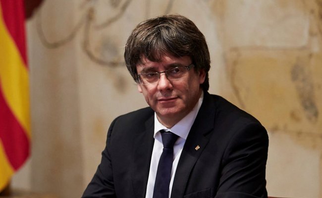 Испанский суд отозвал ордер на арест лидера Каталонии Пучдемона