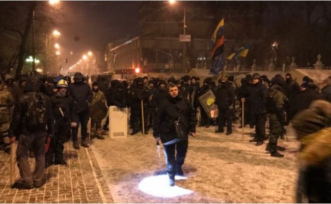 В Киеве пытались штурмовать палаточный городок сторонников Саакашвили