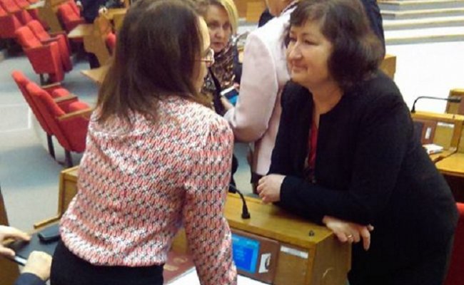 Канопацкая появилась на заседании Палаты представителей на костылях