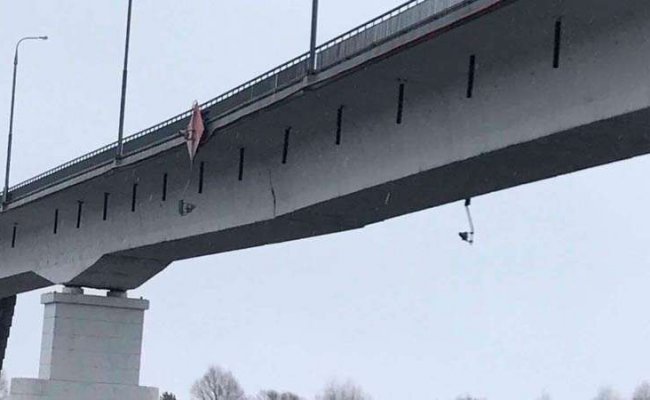В Житковичском районе треснул мост через Припять