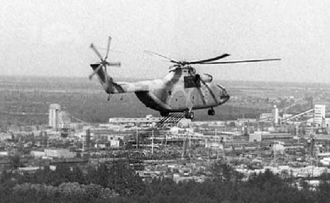 На руинах Чернобыльской АЭС обнаружили обломки вертолета
