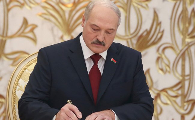 Лукашенко поблагодарил журналистов республиканских СМИ