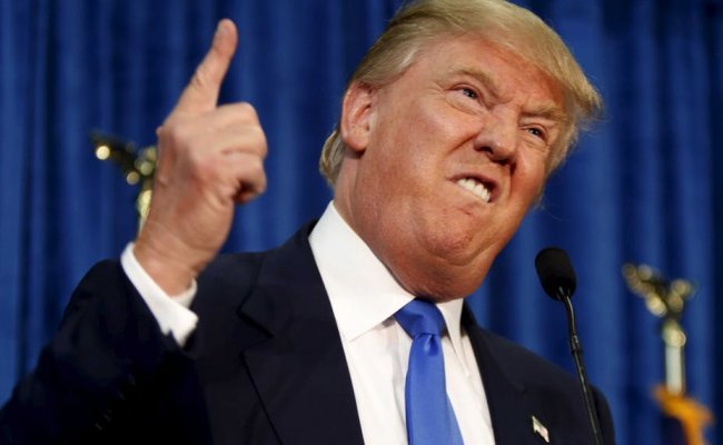 Американский суд частично снял запрет Трампа на въезд беженцев