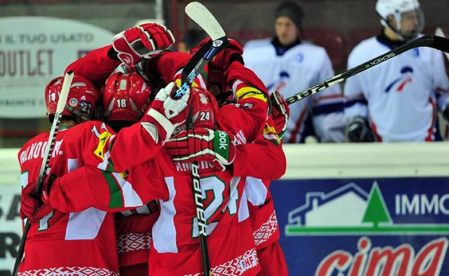 Белорусская хоккейная сборная проиграла российским коллегам со счетом 2:5
