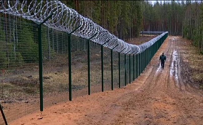 Латвия начнет строительство забора на границе с Беларусью в 2018 году