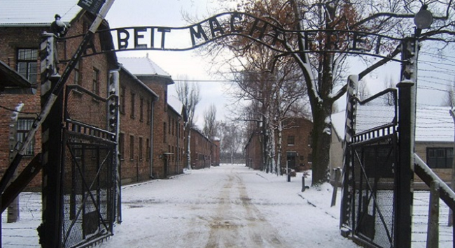 В Польше начали судить белорусов за осквернение мемориала в Освенциме