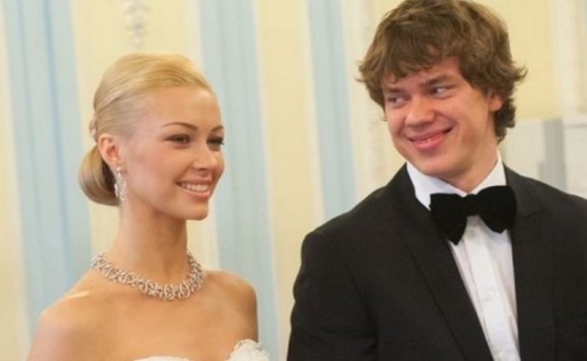Белорусского хоккеиста Стася и его жену избил пьяный одноклубник