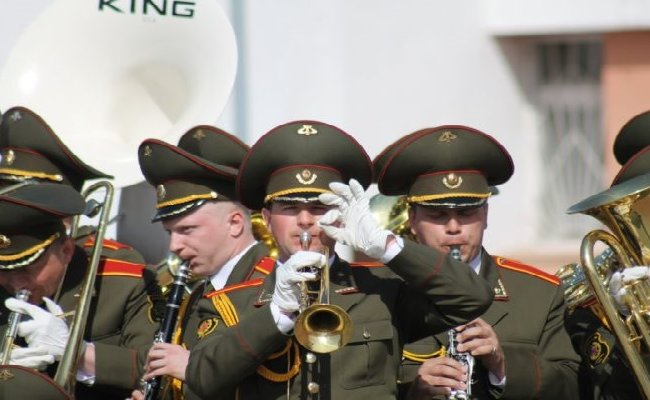 Белорусская армия может получить марши на белорусском языке