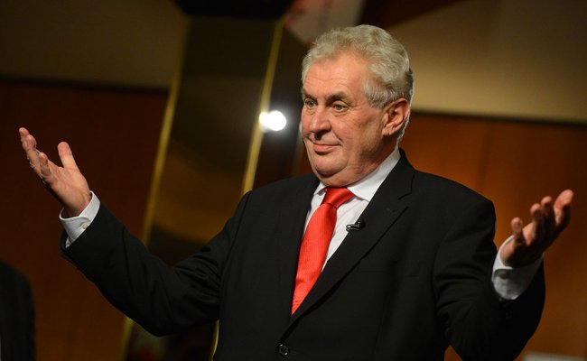 Земан победил в первом туре чешских президентских выборов
