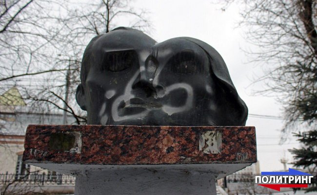 Вандалы в Витебске оскверняют городские скульптуры (ФОТО)