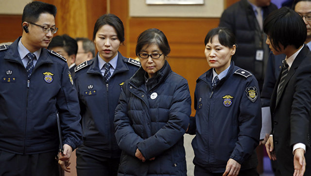 В Южной Корее подругу экс-президента приговорили к 20 годам тюрьмы