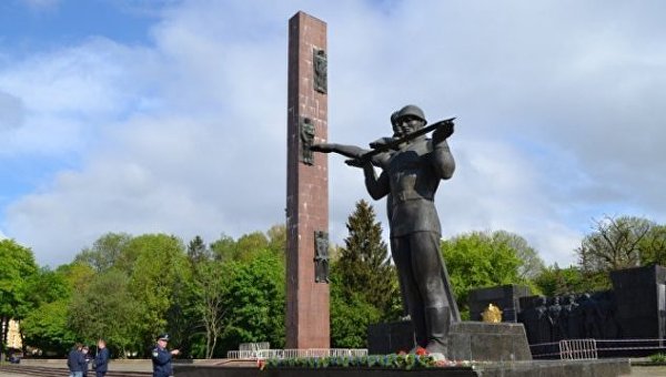 Во Львове собираются снести памятник советским воинам, отправив его в  музей «террора»