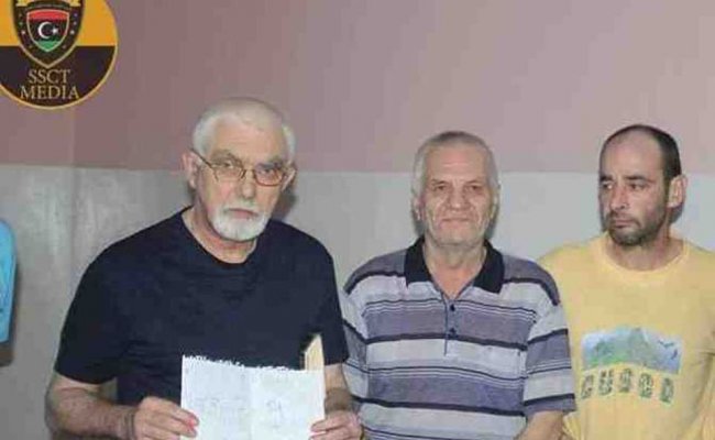 Это фото Вячеслава Качуры (первый слева) было опубликовано в ливийской прессе во время задержания